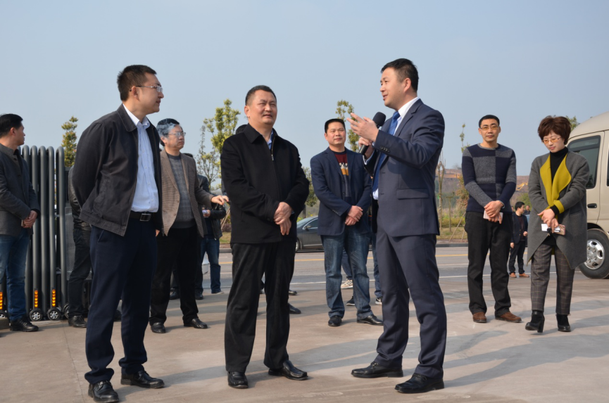 內江副市長曾云忠等領導工蒞臨公司檢察指導